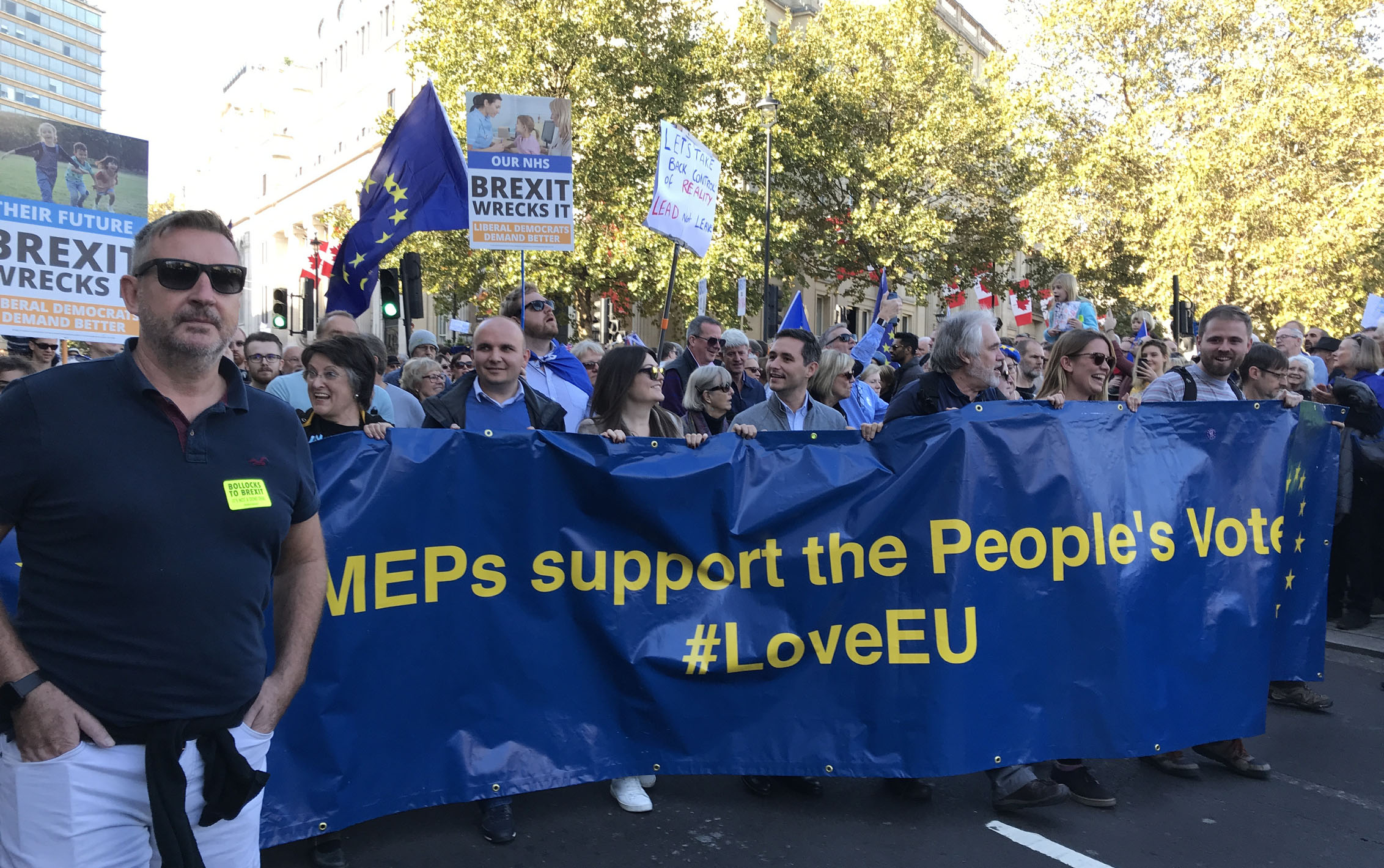 Miles de personas marcharon para pedir un segundo referendo sobre el Brexit. /Foto: Notimex