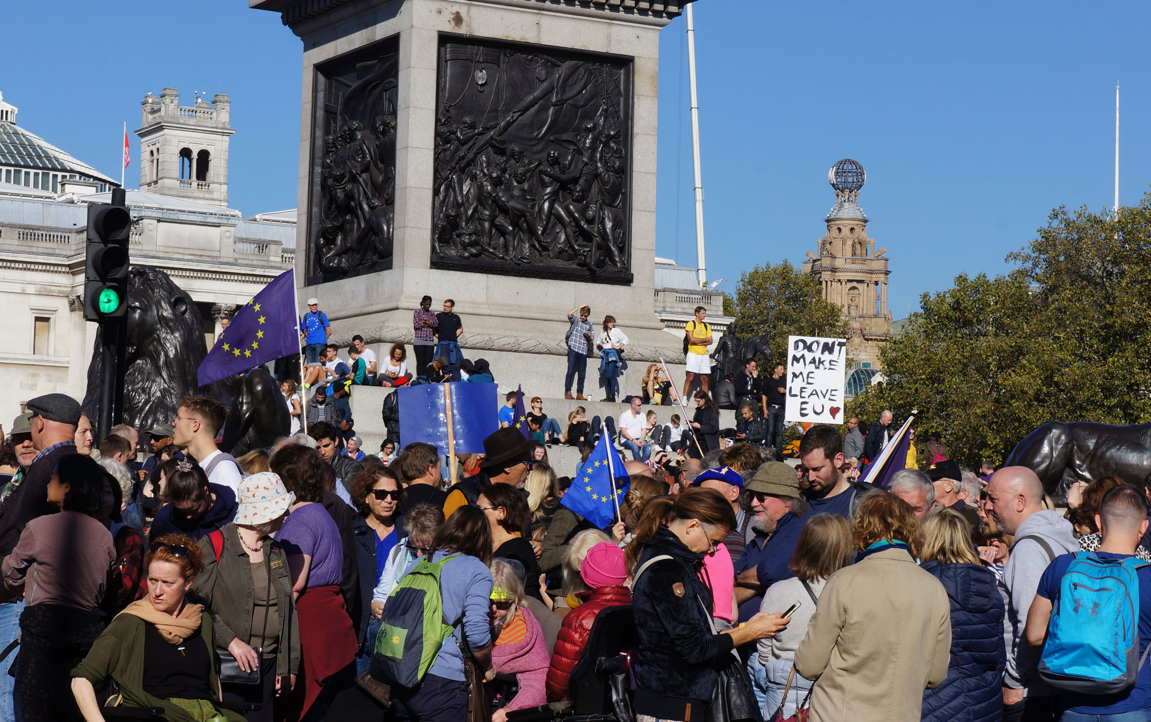 Miles de personas marcharon para pedir un segundo referendo sobre el Brexit. /Foto: Notimex