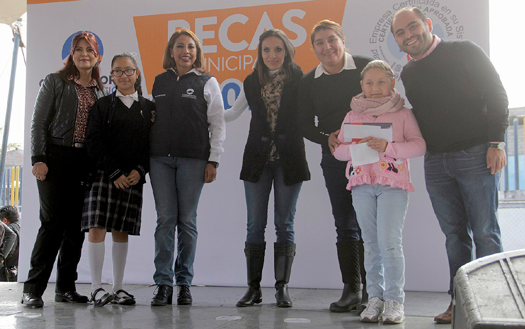 Más de tres mil becas se han entregado en Corregidora