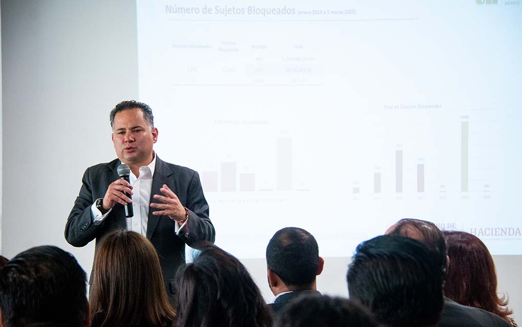 Santiago Nieto, titular de la UIF, reveló existen más de 5 mil 400 millones de pesos en recursos congelados a grupos delincuenciales. Foto: Selene Ugalde