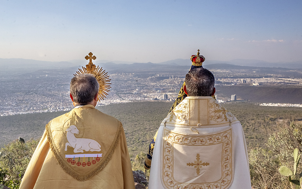 Desde el Cerro del Cimatario se realizó la bendición. / Foto: Yarhim Jiménez
