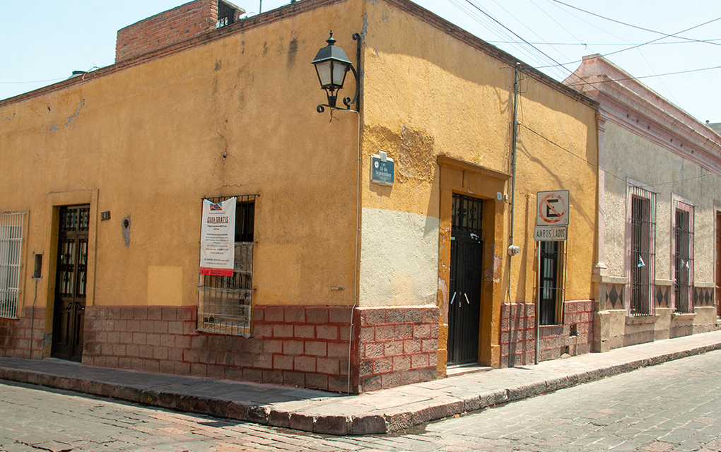 Ángeles de la pandemia: Regalan comida a los más necesitados