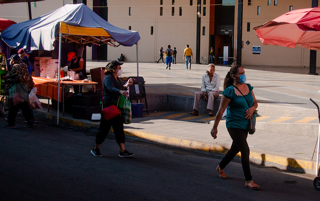 Tianguis y mercados luchan contra COVID-19