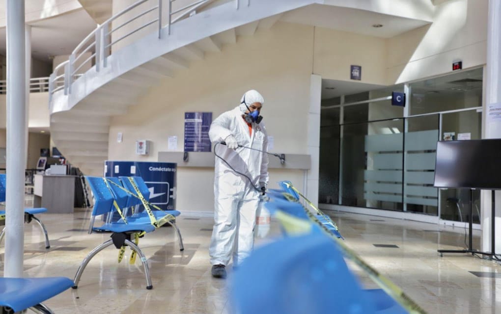 Trabajadores procuran medidas sanitarias durante contingencia PC