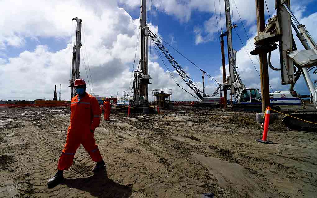 AMLO anuncia que hará la inauguración de refinería en 2022