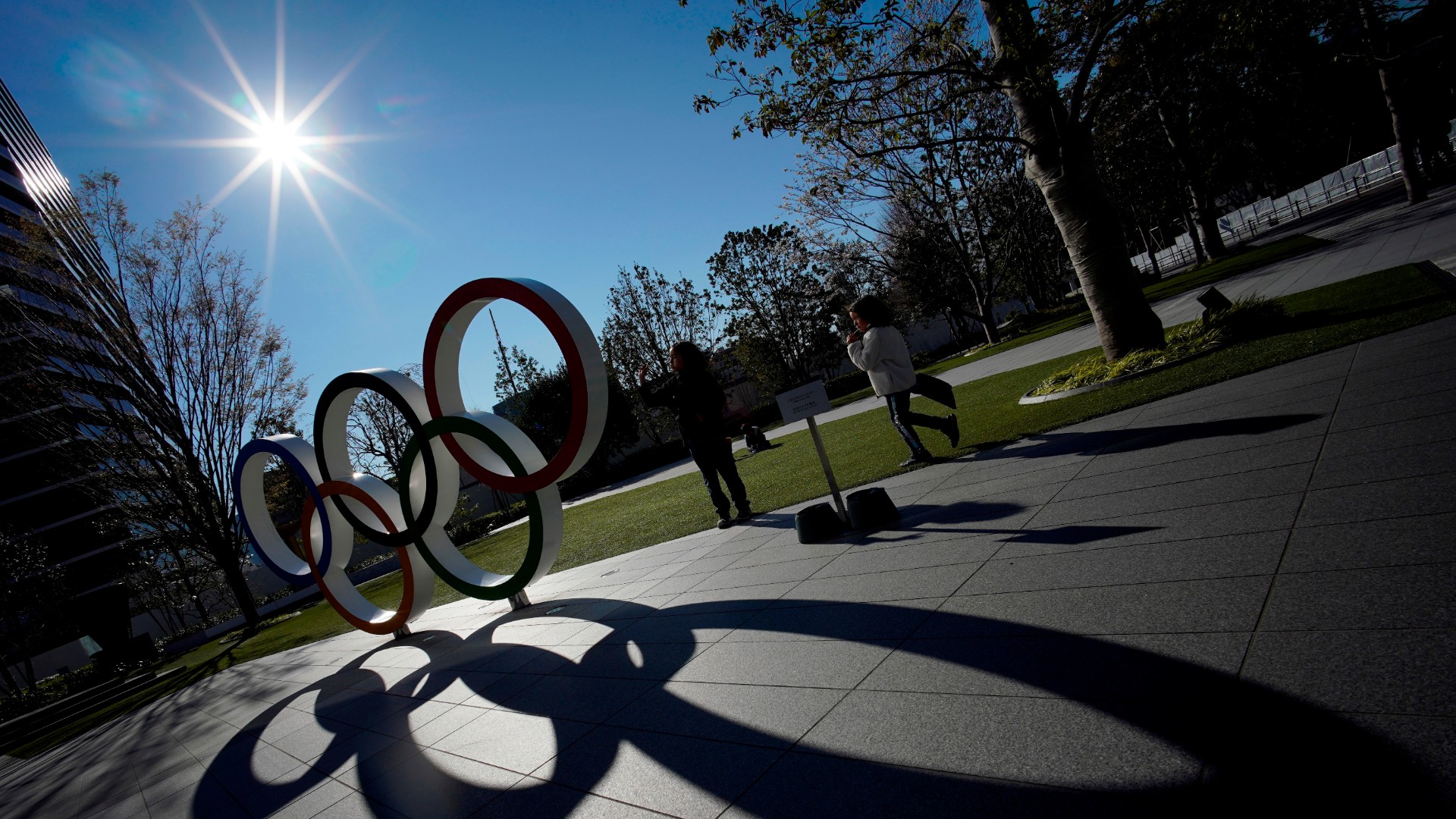Encienden fuegos pirotécnicos para 'Juegos Olímpicos 2020'