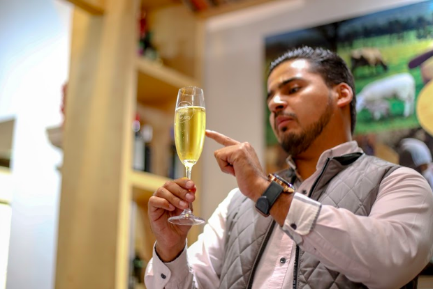 cata de vino Yarhim Jiménez
