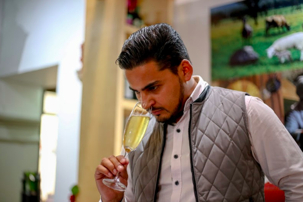 cata de vino Yarhim Jiménez