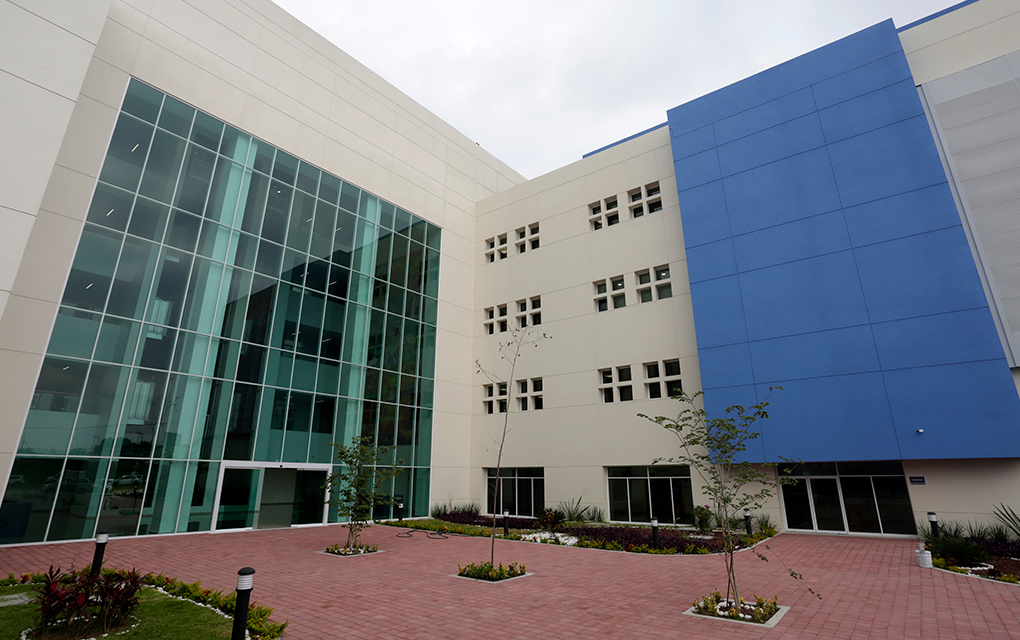 Gobernador y titular del INSABI visitan el nuevo Hospital General de Querétaro /Foto: Especial 