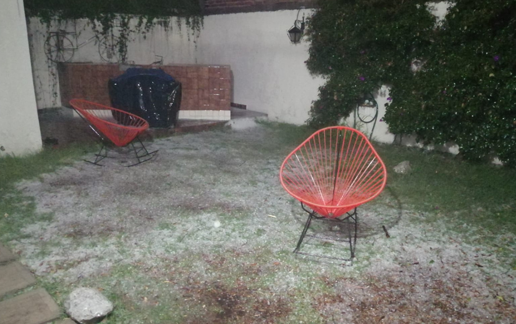 Granizo en domicilio particular de Jardines de Querétaro.
