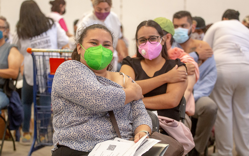 Vacunas de Pfizer y Moderna podrían dar protección hasta por 3 años contra cuadro grave de COVID-19, según estudio