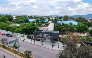 Fotonota: Remodelan entrada de la UTEQ