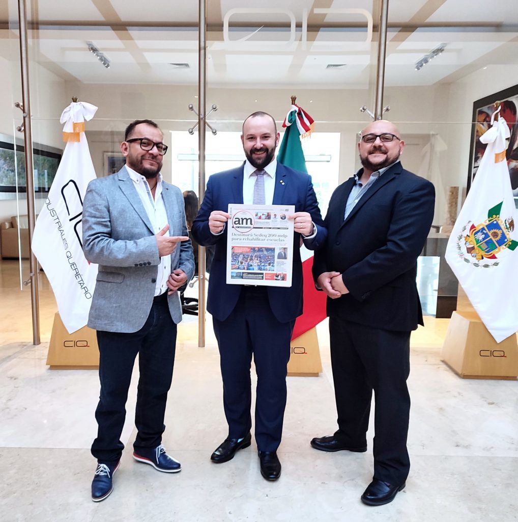 Miguel Angel Flores García con el representante del gobierno de cataluña en mexico Lleir 