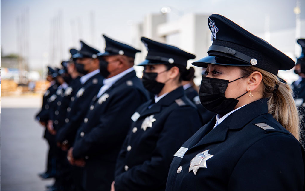 Enrique Vega reconoce el trabajo de los policías de El Marqués 