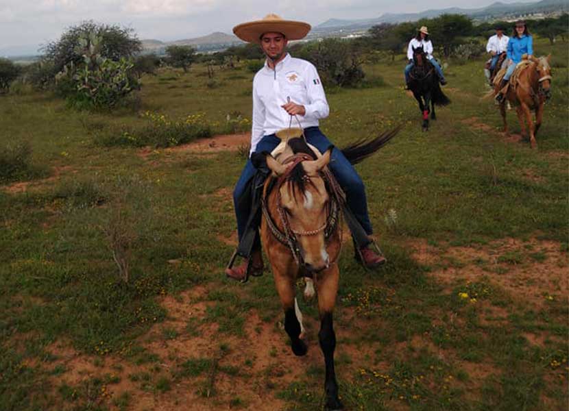 Cabalgando en Tequis