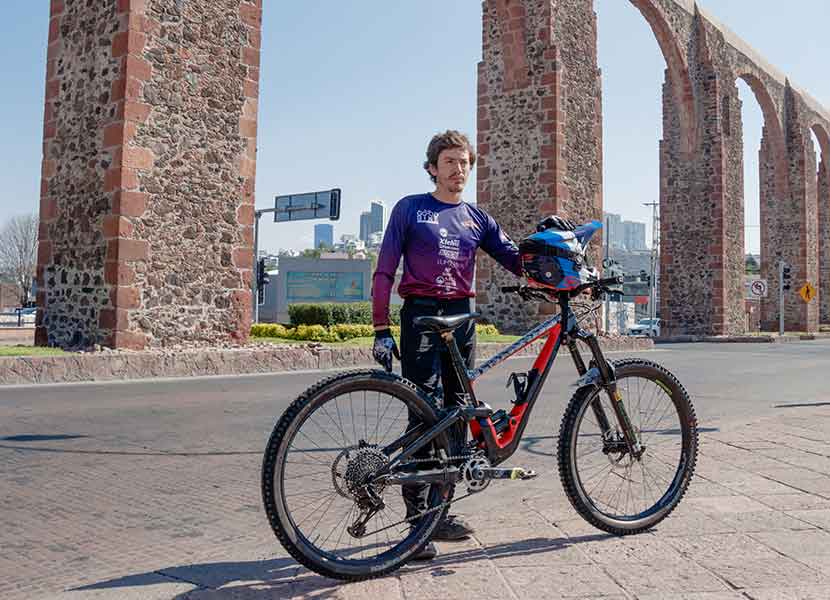 El ciclista mantiene los entrenamientos para ser campeón.