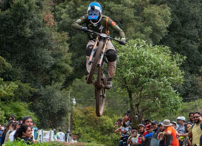 Miguel Trejo compite en el ciclismo extremo
