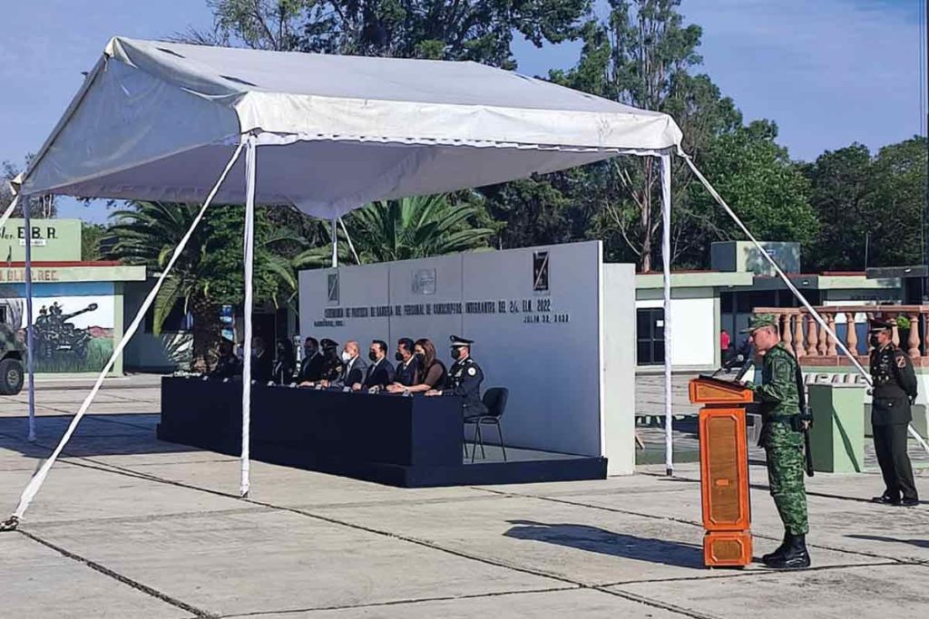 Jóvenes del SMN protestan lealtad a la bandera nacional 
