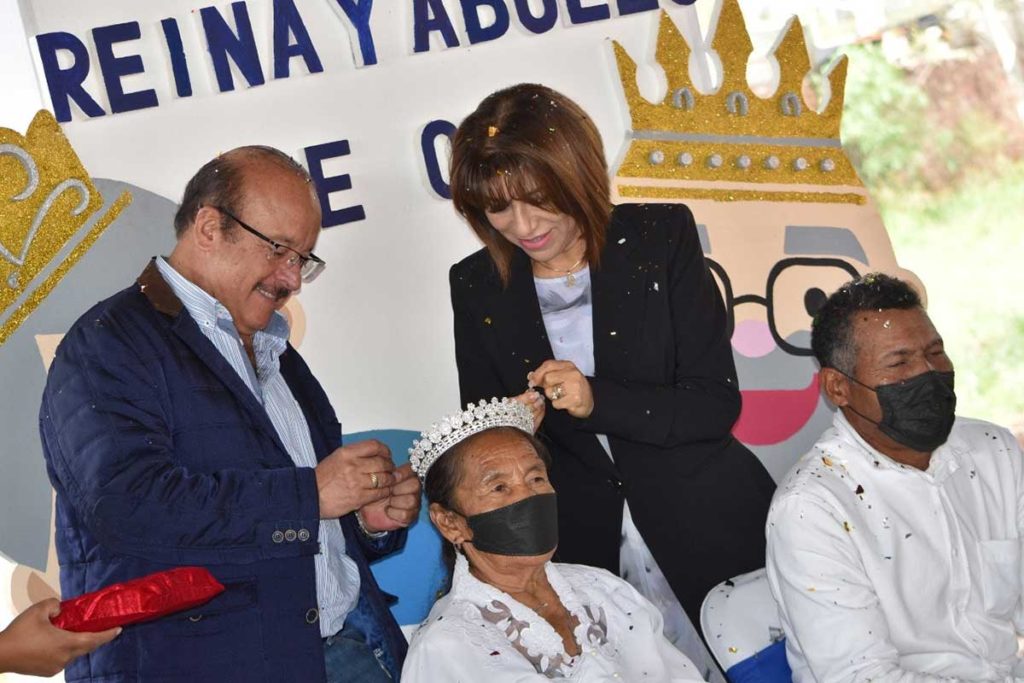 DIF El Marqués corona y reconoce a sus adultos mayores