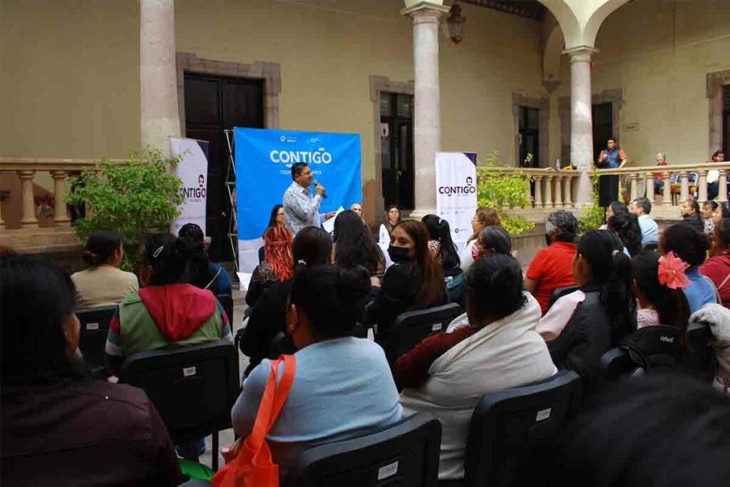 Entregan certificados a las mujeres de Cadereyta por taller de Crecimiento Personal