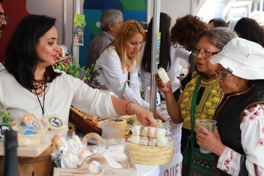 Querétaro expone su riqueza turística, cultural y gastronómica en Paseo de la Reforma