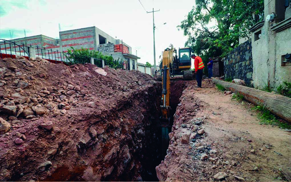 Roberto Cabrera destina 2.4 mdp para calle en Santa Bárbara La Cueva
