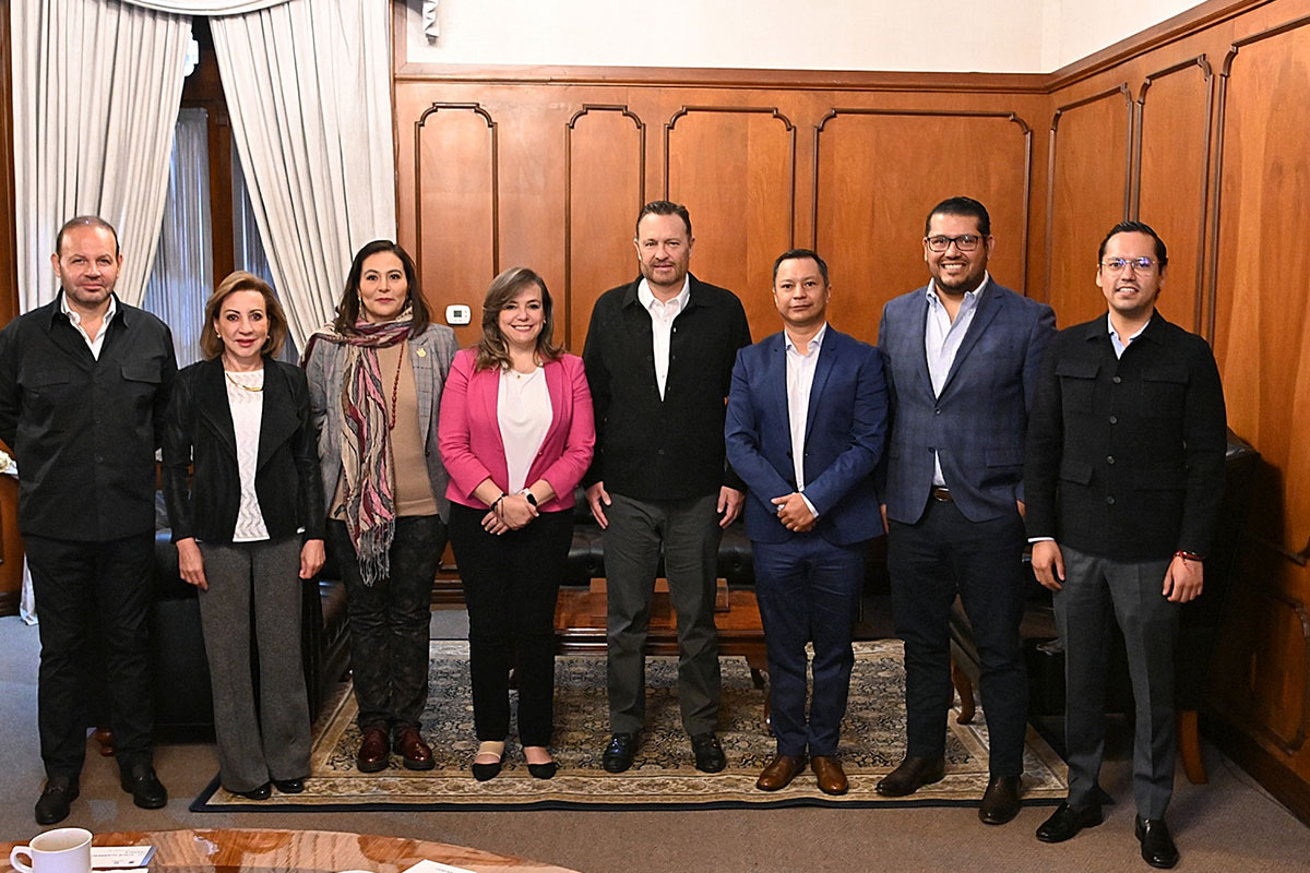 Mauricio Kuri se reúne con rectora electa de la UAQ