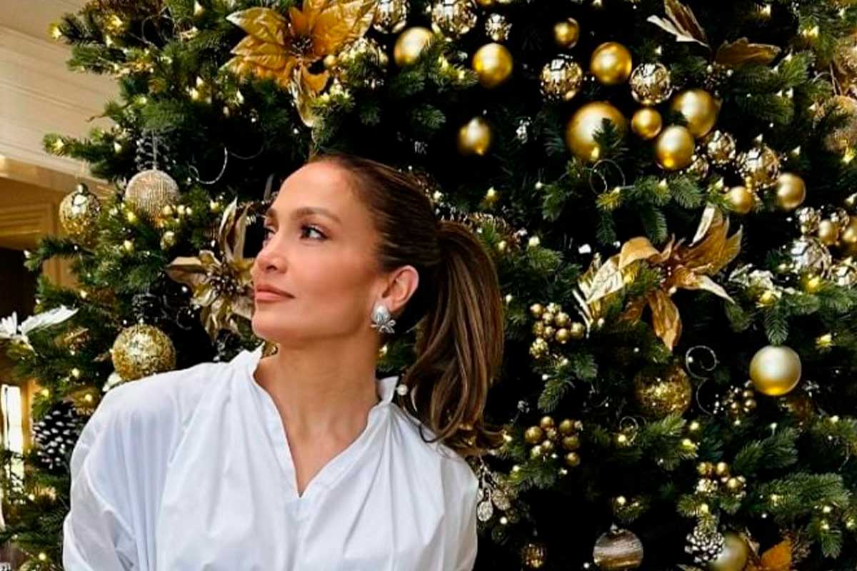 Fotogalería: Famosos presumen sus arboles navideños  