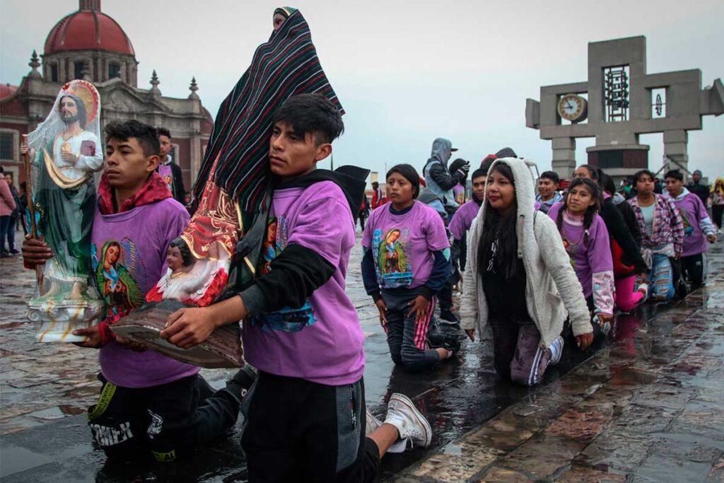Peregrinos llegan a la Basílica de Guadalupe