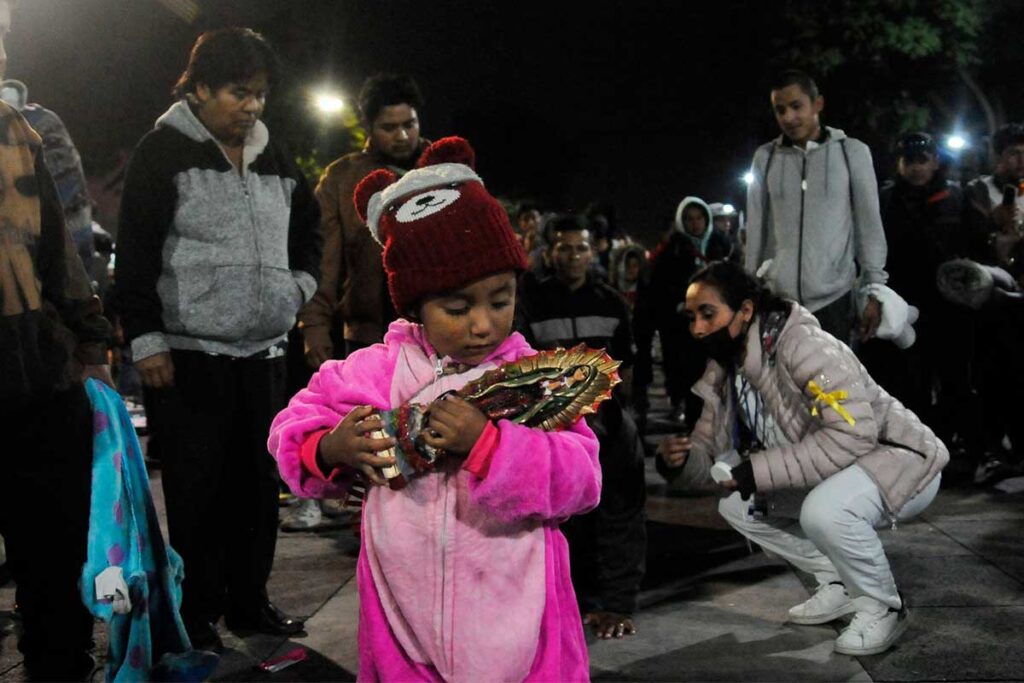 Peregrinos llegan a la Basílica de Guadalupe