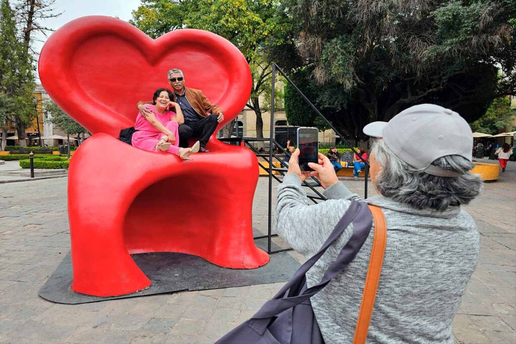 Festejan queretanos el Día del Amor y la Amistad