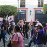 La marcha del 8M reunió a miles de mujeres de todas las edades