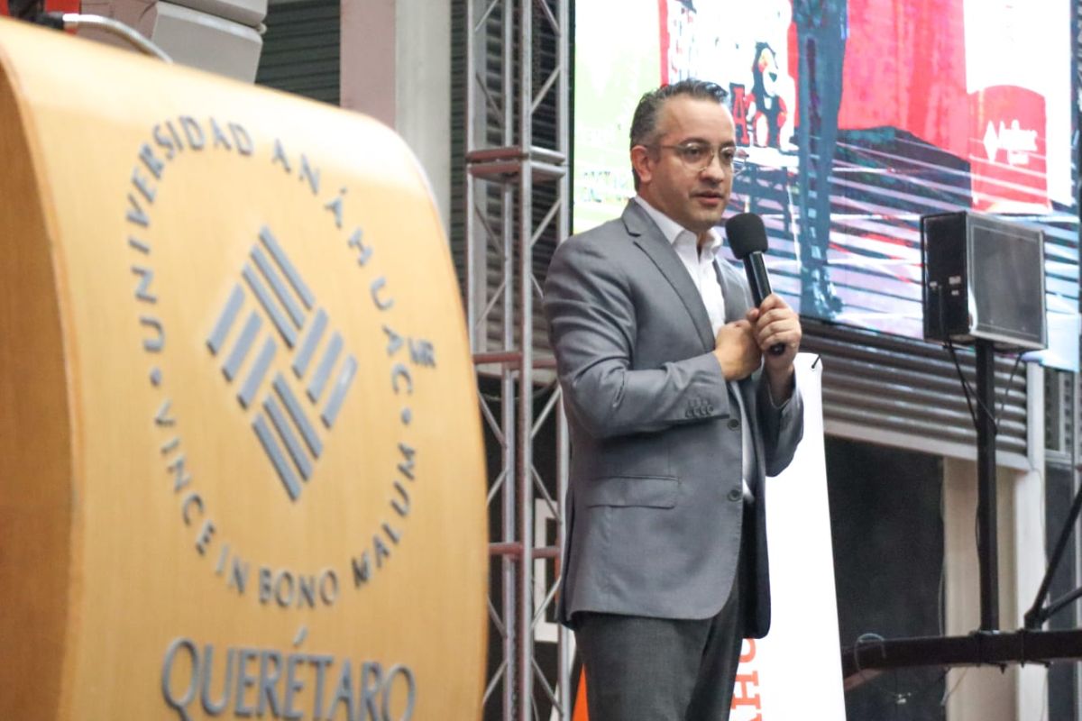Chumel Torres visita la Anáhuac Querétaro