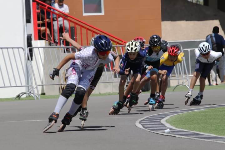 La delegación del Estado de México de patinaje de velocidad está integrada por 11 deportistas apoyados por el Gobierno del Estado de México.