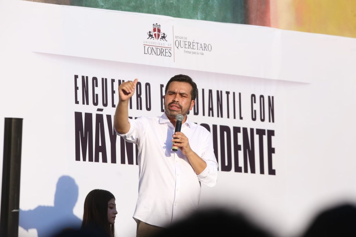 Jorge Máynez se reúne con alumnos de la Universidad de Londres