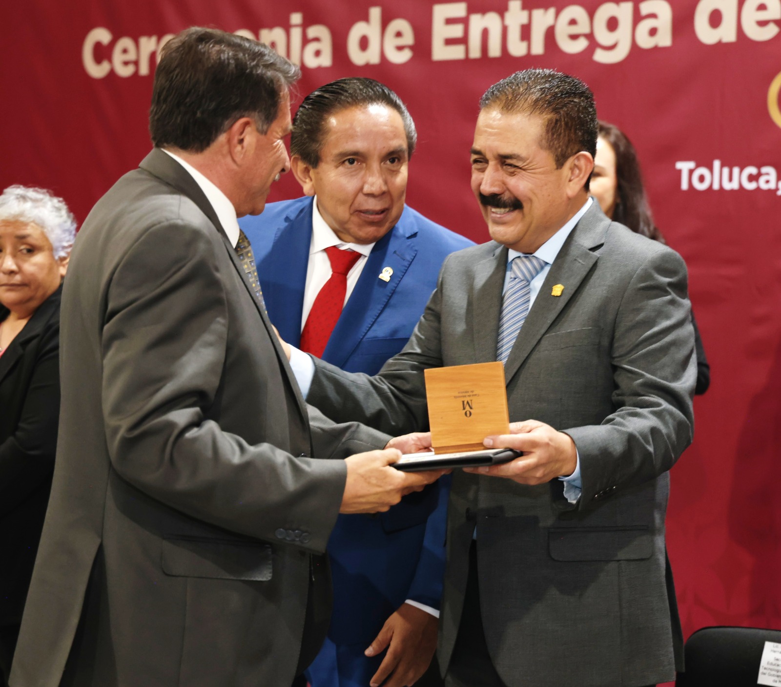 La dedicación y amor por la docencia de estos maestros no sólo prevalecen, sino que se fortalecen con los años.