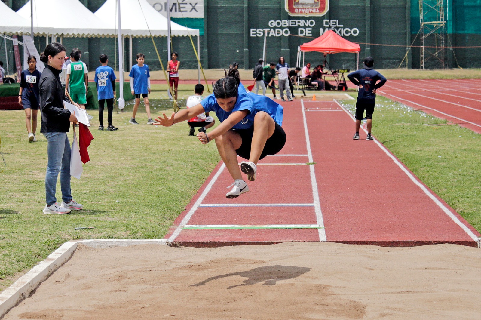 Se busca fomentar el espíritu deportivo, convivencia, compañerismo, trabajo en equipo y sana competencia.