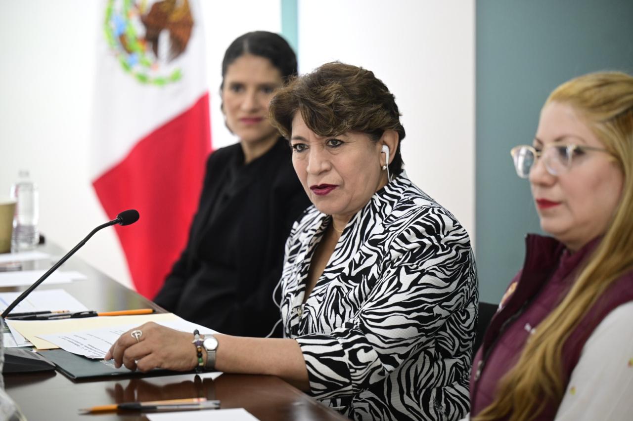 La gobernadora Delfina Gómez Álvarez se enlazó desde el Centro Especializado de Atención Primaria a la Salud en San Mateo Atenco.