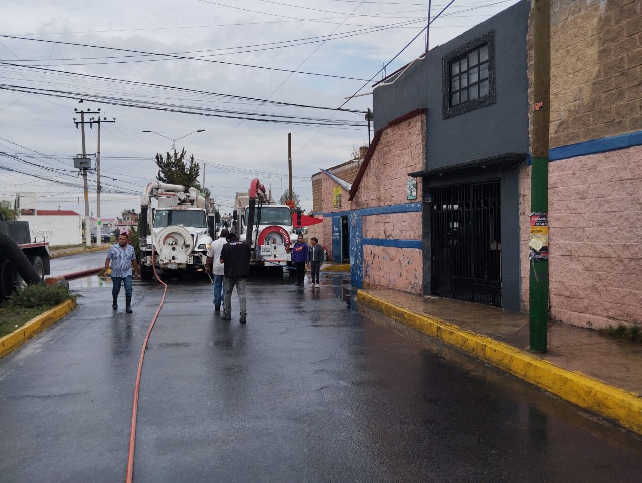 Elementos del Grupo Tláloc realizan un censo de las cisternas afectadas.