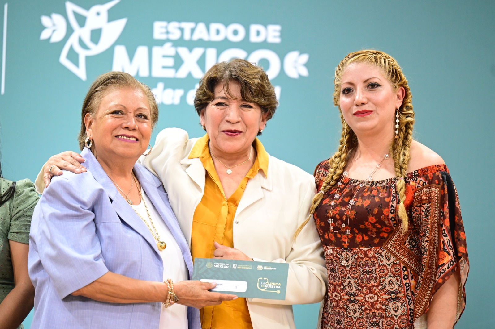 El gobierno del Estado de México trabaja en el rescate de diez unidades médicas.
