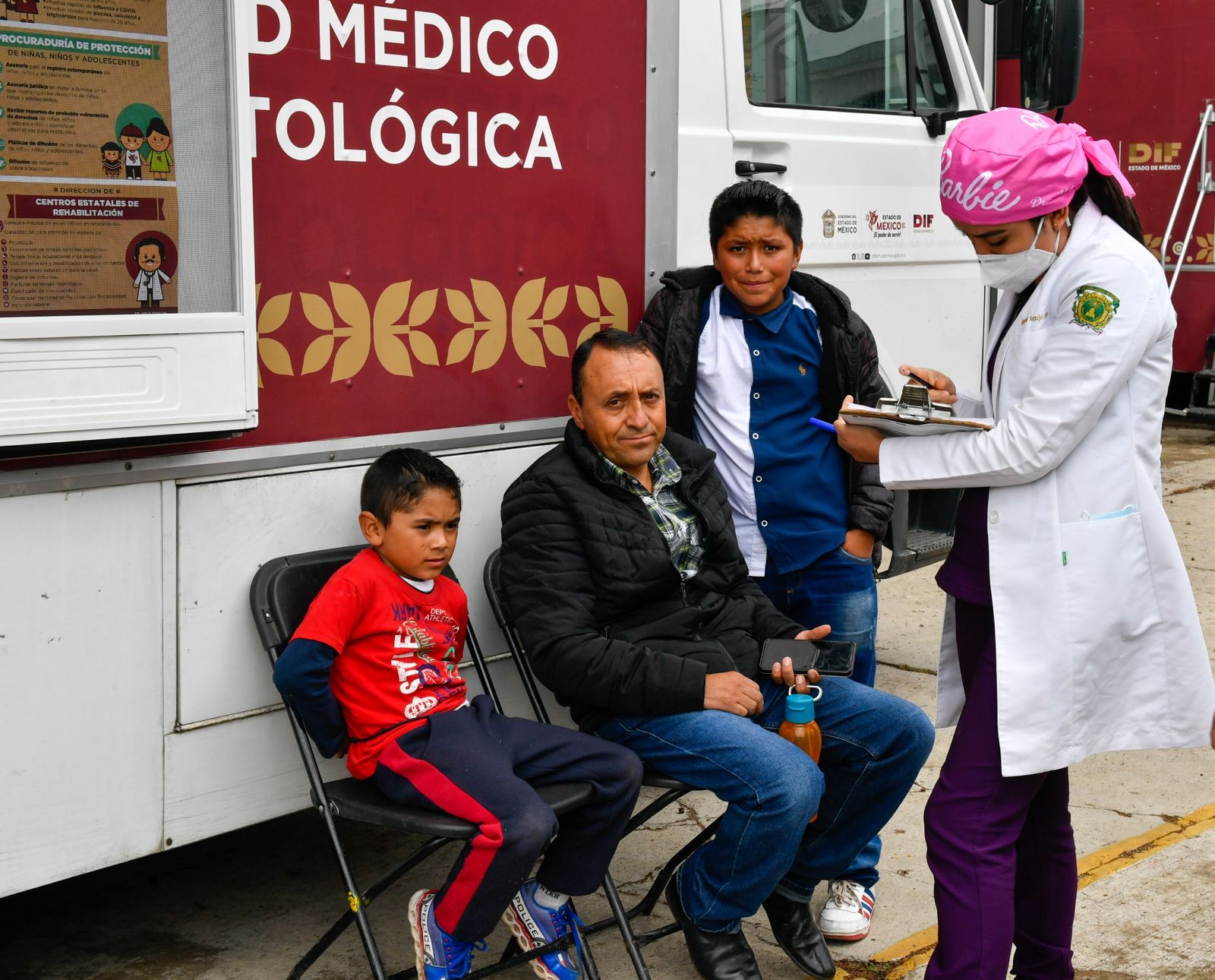 Las Jornadas Asistenciales del DIFEM cuentan con unidades móviles con atención médica odontológica.