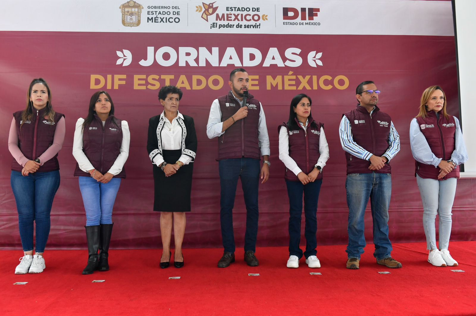 Estas jornadas llevan diversos servicios de asistencia social a la población vulnerable.