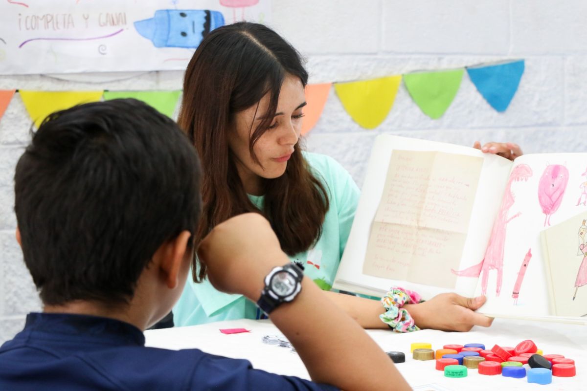 La BIUAQ realizó una Feria Literaria, en la que se ofrecieron libros en venta, sesiones de cuentacuentos, entre otras actividades