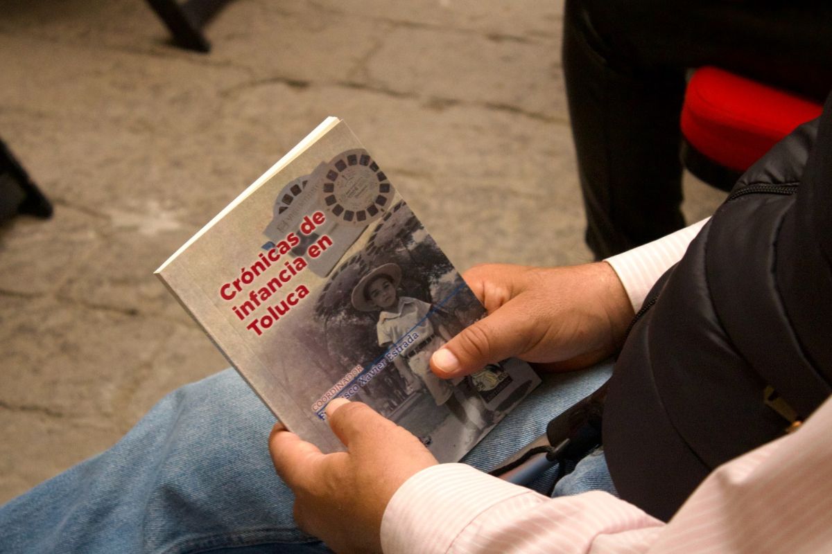 Los asistentes viajaron al pasado a través de este libro