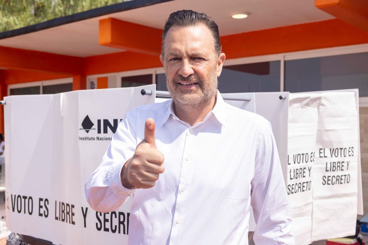 Mauricio Kuri González emitiendo el voto elecciones 2024