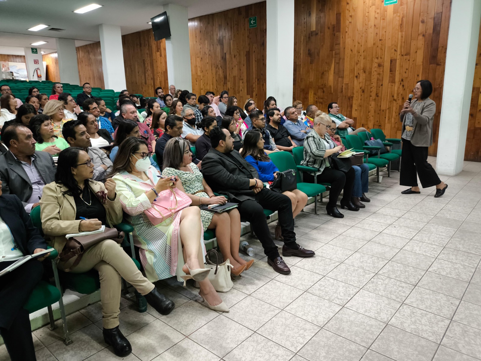 Este tipo de iniciativas y programas están enfocados en generar empleos que permitan a las y los mexiquenses desarrollarse en el ámbito laboral.