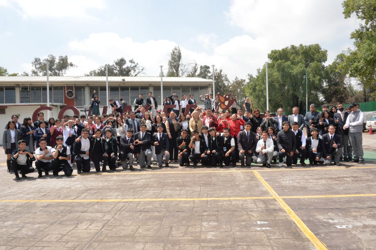 El intercambio académico estará orientado al desarrollo integral del alumnado, egresadas, egresados y personal a su servicio.