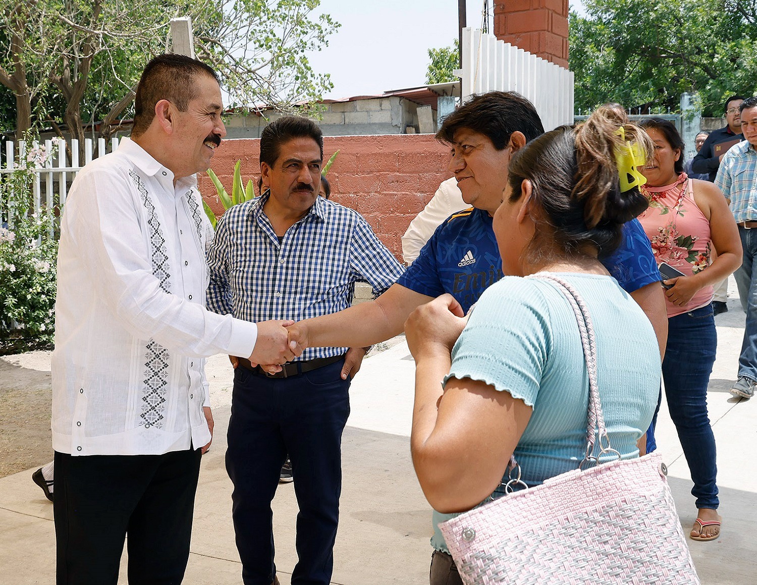 El Secretario Hernández Espejel entabló diálogo con docentes, directivos y padres de familia.