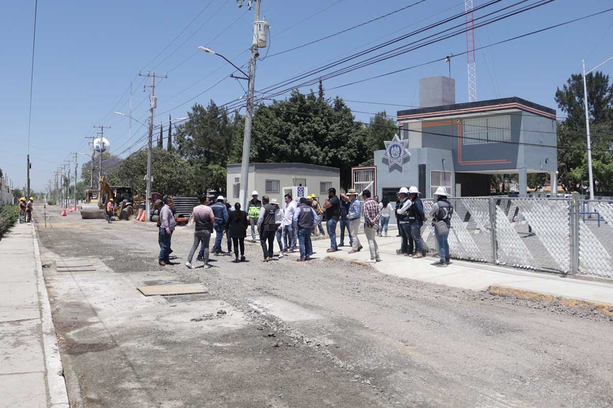 Entrega Roberto Sosa construcción de drenaje pluvial en colonia Pirámides