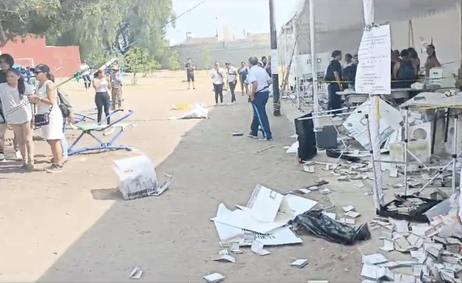 A dos horas de que concluya la jornada electoral, la casilla 912 en San Juan del Río, Querétaro, fue violentada por hombres armados